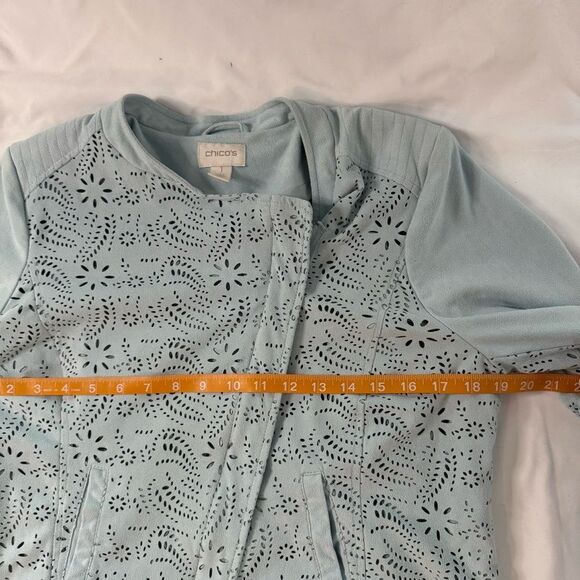 Chicos Light Blue Laser Cut Moto Jacket Faux Suede Floral Slant Zip Size 1 / Med - Picture 4 of 8
